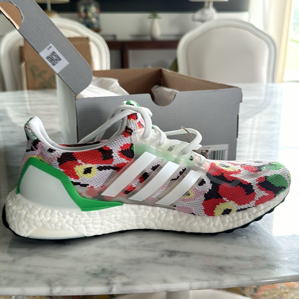 NWT Adidas Ultraboost x Marimekko. Size 10